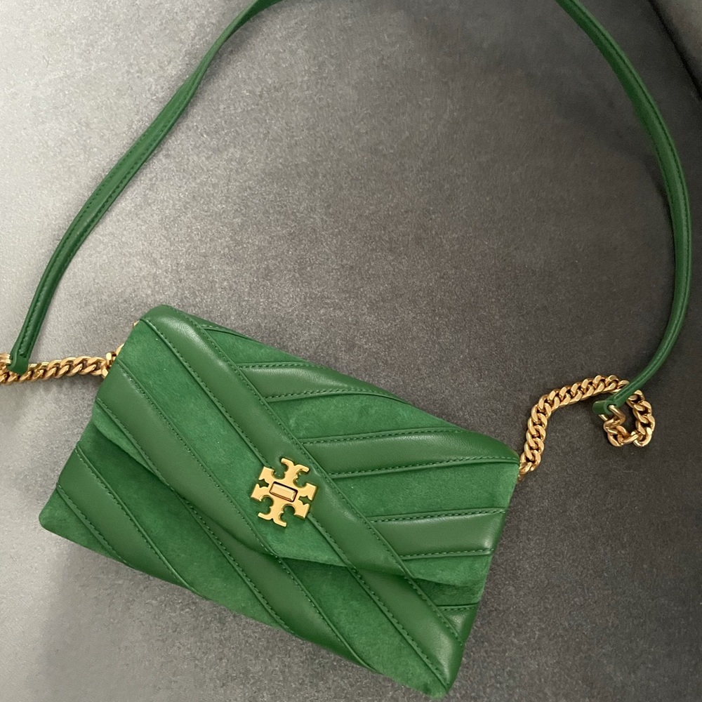 Tory Burch Kivra Chevron Chain Wallet
